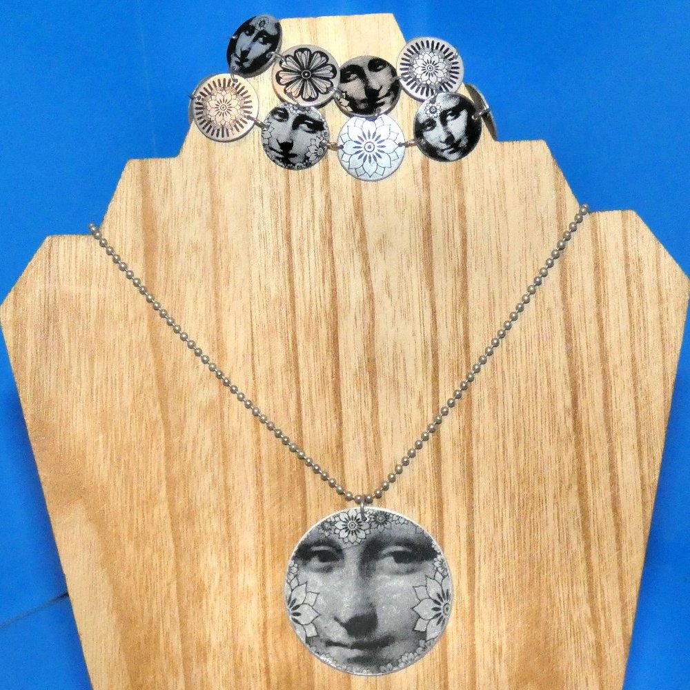 Vintage Mona Lisa Portrait Necklace & Bracelet Set Flowers Leonardo da Vinci